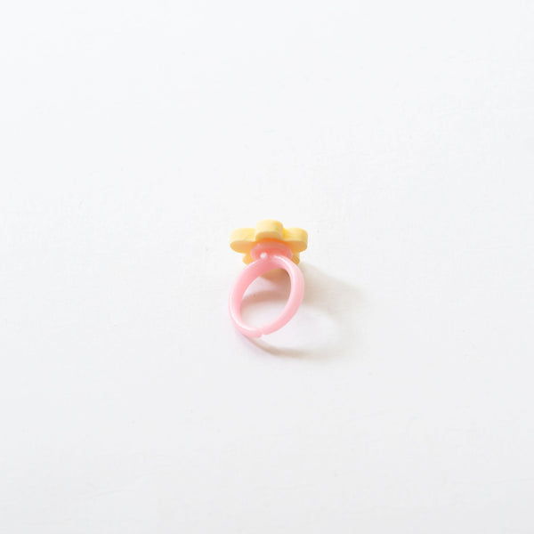 plastic band ring with yellow flower