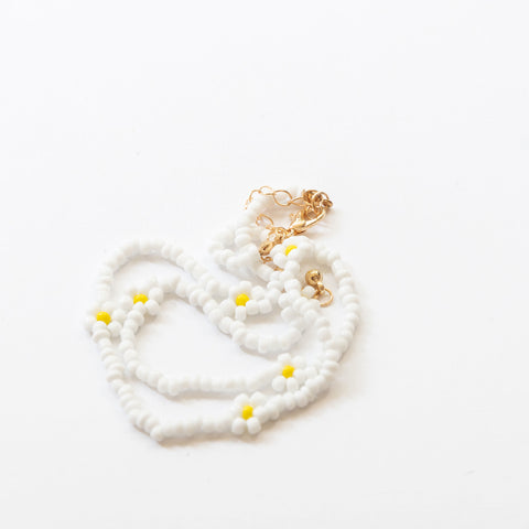 Handmade Flower Beads Necklace (White)